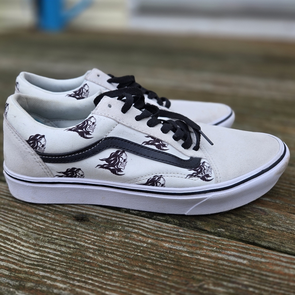White Skull Vans